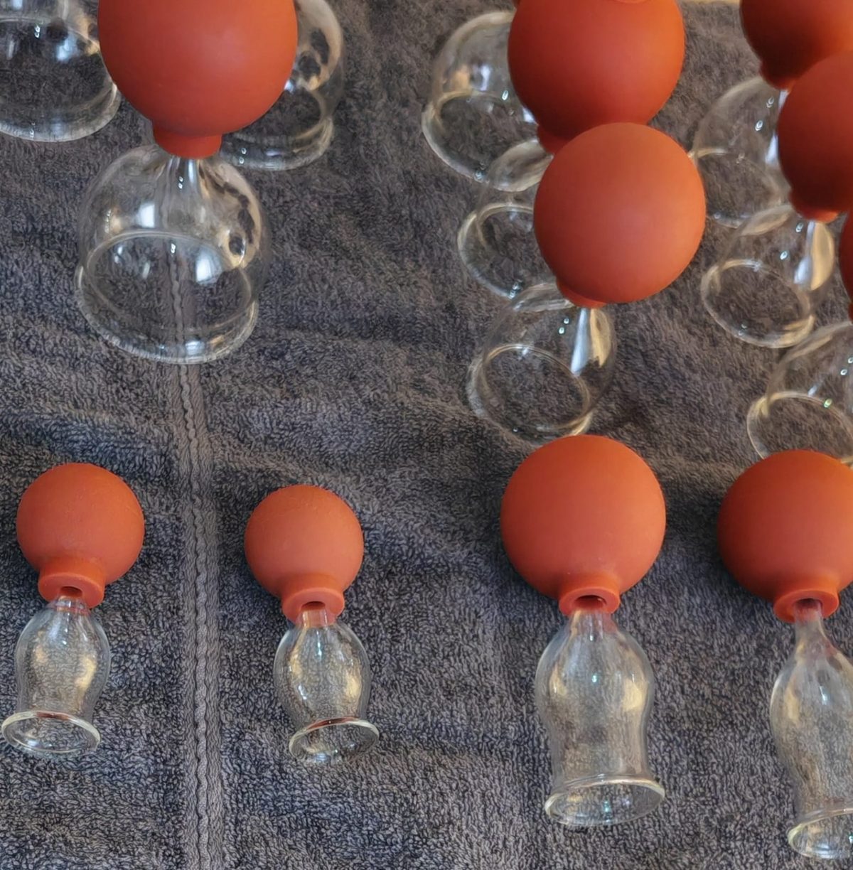 Schr&ouml;pfgl&auml;ser auf dem R&uuml;cken &ndash; Vakuumtechnik im Kurs